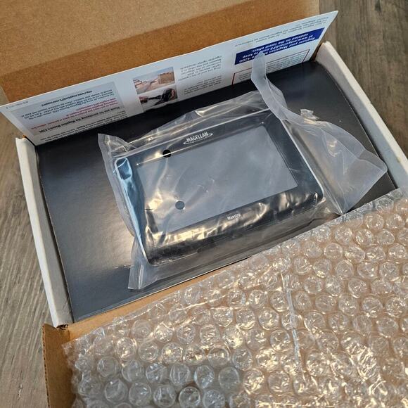 Magellan Maestro 4200 Portable GPS Auto Navigation 4.3" Car Set 2008 - Picture 7 of 8